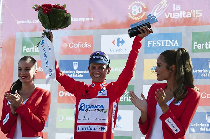 Esteban Chaves (Orica) logró el doblete en la Vuelta de España al imponerse en solitario, hazaña que le devolvió la camisa roja.