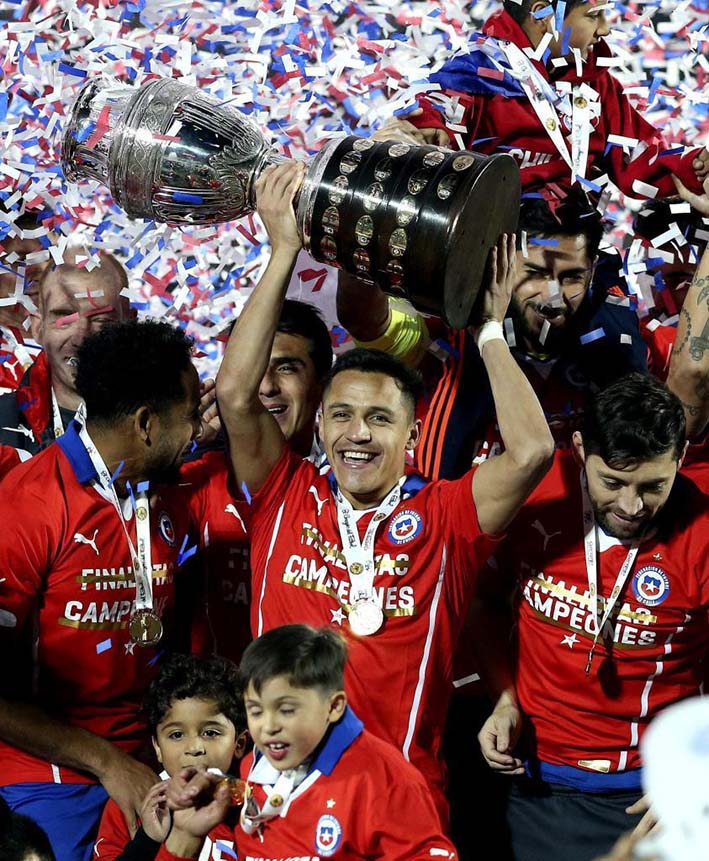 Tras su histórico título de la Copa América, Chile jugará el Centenario y tendrá que defender su título como el monarca de América.