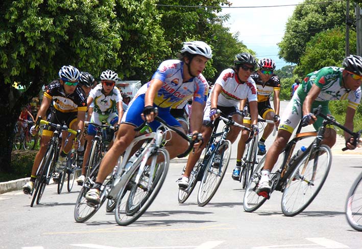 Equipo juvenil  de ciclismo se prepara para enfrentar el nacional.