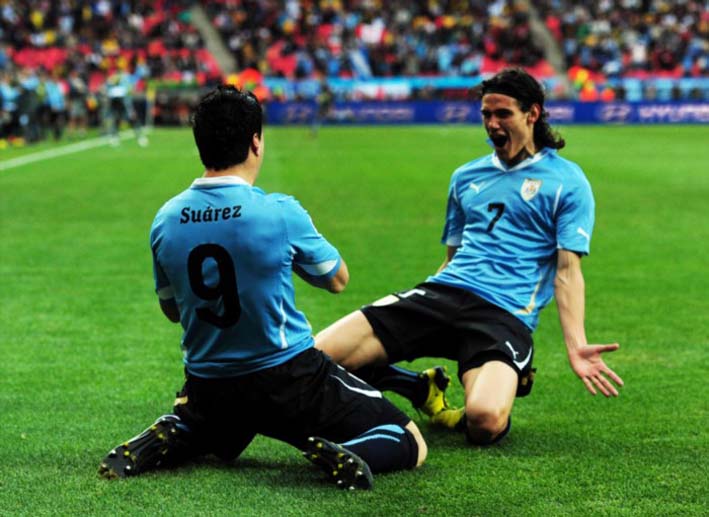 Los atacantes Cavani y Suárez, comandaran al equipo urugayo ante Colombia el 11 de octubre.