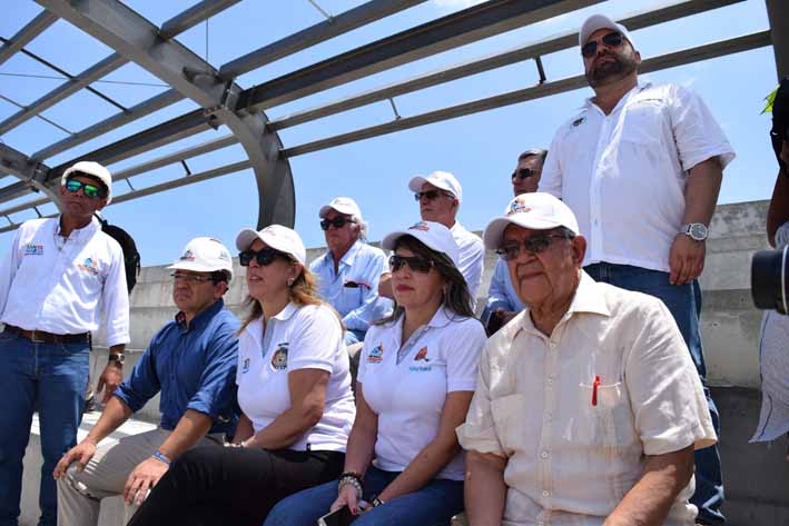 Alcalde Rafael Martínez, directora de Coldeportes, presidente del COC Baltazar Medina, Virna Johnson directora del Comité Bolivariano, presidente de la Obedo Danilo Carrera, presidieron la visita a los escenarios.