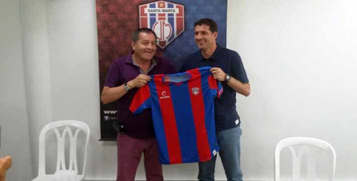 Méndez, presentó en el mes de agosto del 2016 a Gustavo Onaindia, que paso sin pena ni gloria en el club.