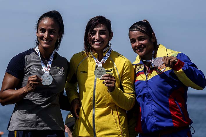 En kayak 200 metros el oro, plata y bronce fueron en su orden para Colombia con Diexe Molina, Stefanie Perdomo de Ecuador y la venezolana Mara Guerrero.