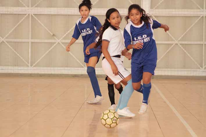 Los Juegos que se han establecido por fases y por disciplinas, iniciaron con el fútbol masculino y femenino.