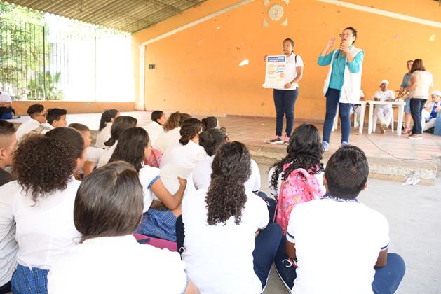 La referente de salud pública, Viviana Torné Zúñiga, compartió con la comunidad recomendaciones para evitar el virus.