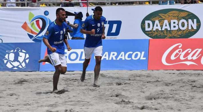 La Canarinha de playa conquistó las dos categorías del Sudamericano que se disputó en Santa Marta. Foto/Cortesía Conmebol 