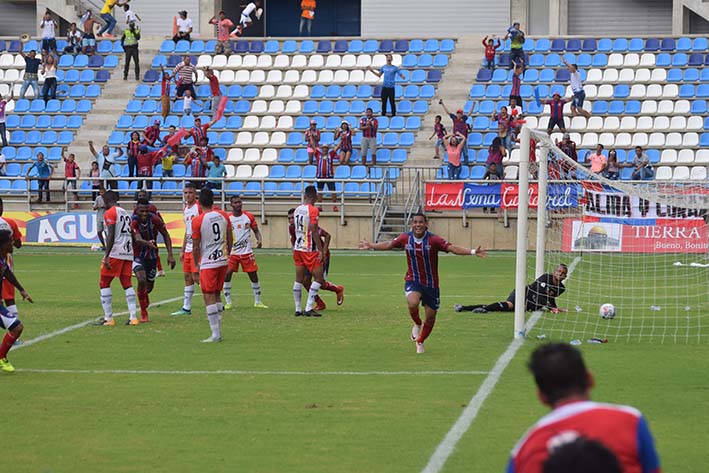 El samario Daiver Vega volvió a responder a la confianza de Rivera y ayer marcó de cabeza el segundo gol de la tarde.