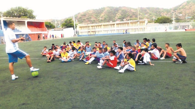 Niños de las Escuelas Populares del Deporte Simón Bolivar, serían observados por el equipo brasileño Paranaense.