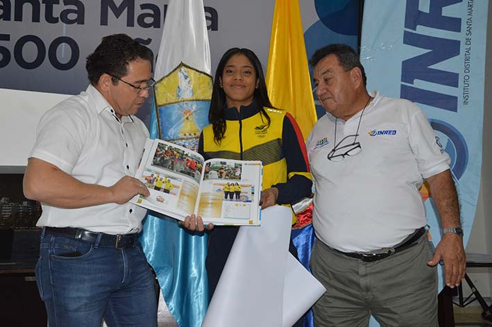 La campeona Kerstinck Sarmiento  también recibió el Libro del Cambio en Santa Marta y sus homenajes 