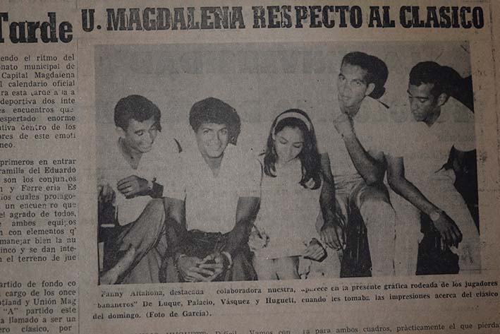 La colaboradora Pamela en el centro, aparecen en orden Pablo Huguett, Pedro Vásquez, Aurelio Palacio y Jaime Deluque.