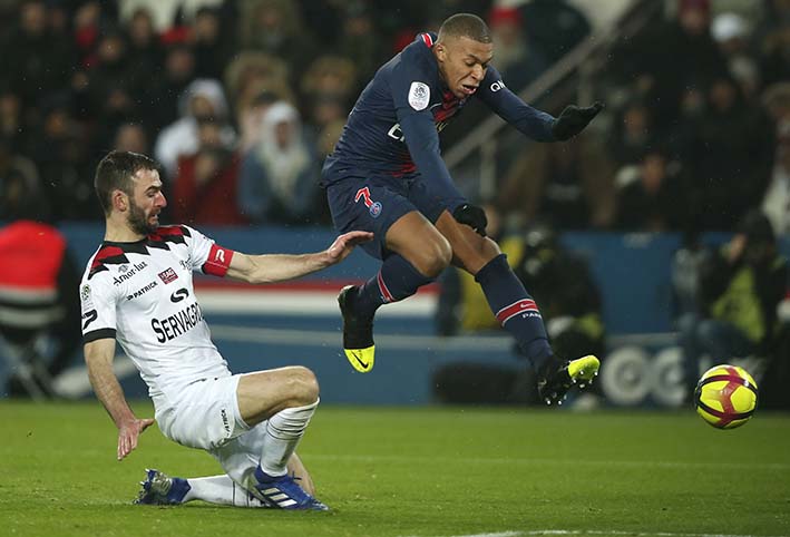 El líder de Francia, trece puntos por encima del Lille con dos partidos menos, no tuvo piedad de un equipo que hace no mucho consiguió una victoria sorprendente (1-2) en la Copa de la Liga