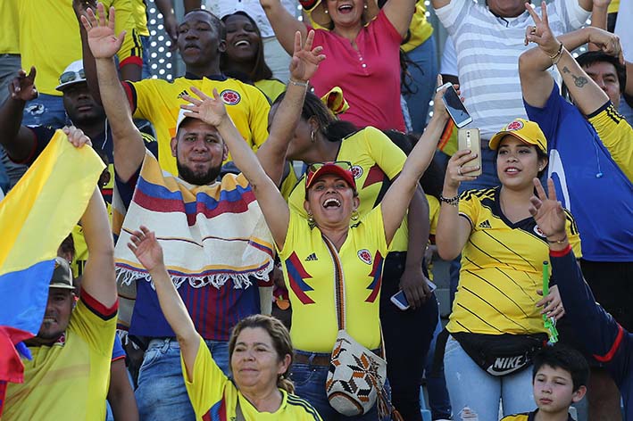 Los colombianos en Chile celebraron la clasificación al Mundial
