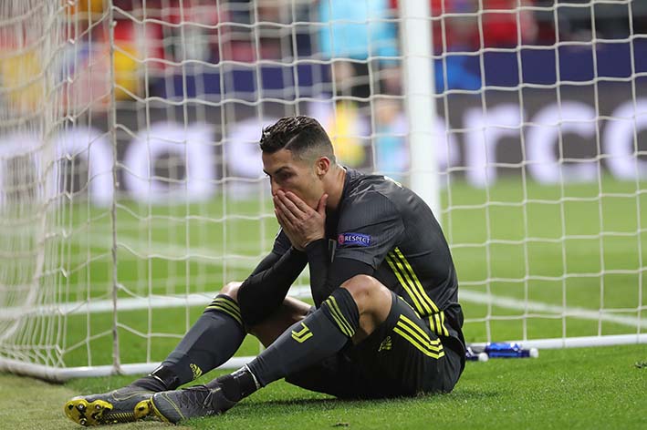 Cristiano Ronaldo lamenta no haber podido marcar en el partido.