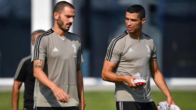 Bonucci y Cristiano Ronaldo en el entrenamiento de la Juventus.