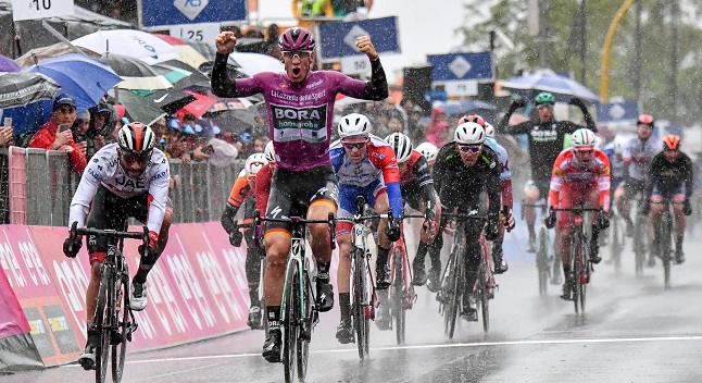 El alemán Pascal Ackermann del equipo Bora, ha logrado su segunda victoria en el Giro de Italia.