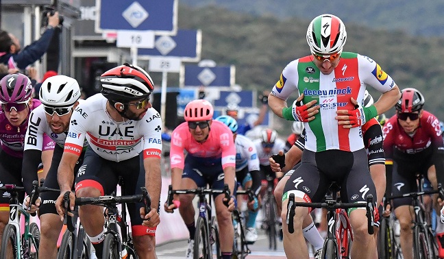 El colombiano Fernando Gaviria del equipo UAE Emirates ha abandonado el Giro de Italia en el transcurso de la séptima etapa.