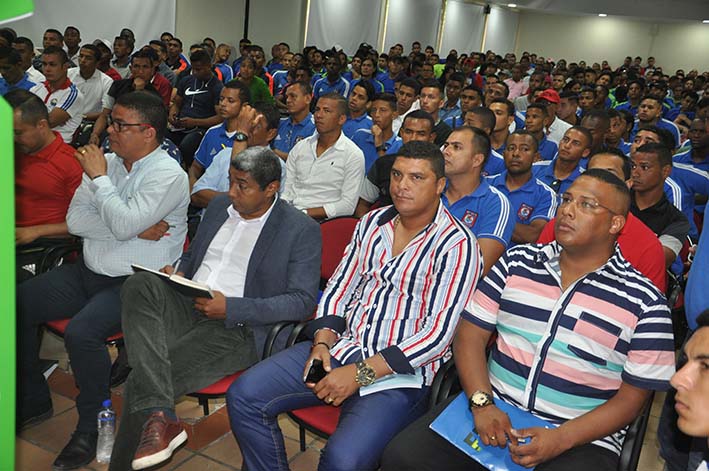 Alrededor de 400 personas se dieron cita en el auditorio Junlio Otero de la Universidad del Magdalena.