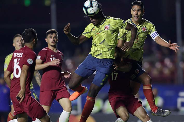 Colombia logra clasificarse de manera anticipada a cuartos de final tras conseguir su segunda victoria consecutiva en el grupo B.