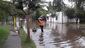 Al menos siete importantes carreteras de Colombia han sido cerradas como consecuencia de los constantes deslizamientos de tierra que han ocasionado las lluvias, según el último reporte de las autoridades.