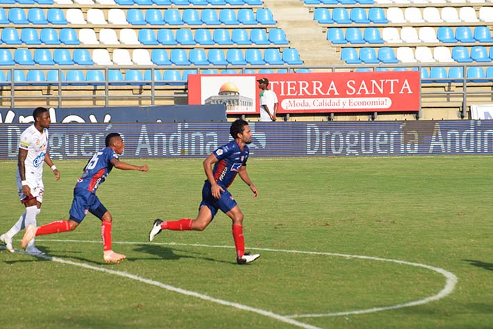 Abel Aguilar logró el gol del empate para el Unión, pero este sirvió poco para evitar la derrota.