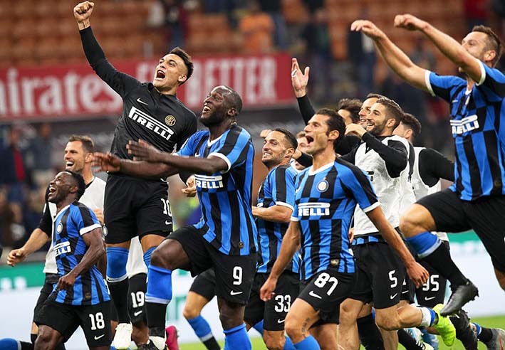 Inter ganó y sigue líder con 12 puntos en la Serie A de Italia.