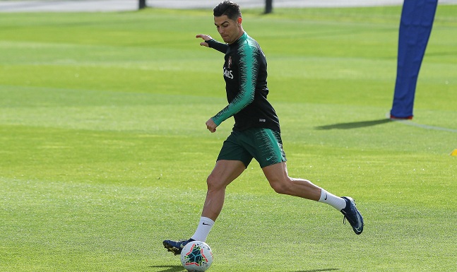 Cristiano Ronaldo entrenando con la selección de Portugal.