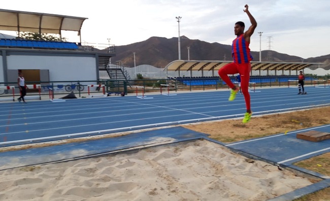 Arnovis Dalmero viajará a Cochabamba, Bolivia para competir en el Sudamericano de atletismo sobre techo. 