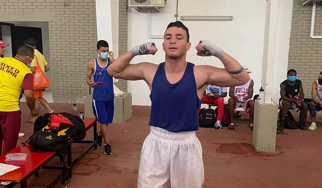 Santiago “dinamita” Rivera Granados, boxeador samario convocado a la selección juvenil de boxeo.