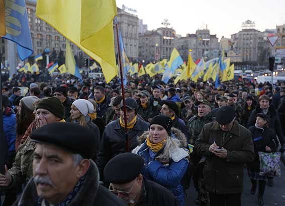 Los ucranianos celebraron el viernes el aniversario con elogios a aquellos que murieron durante las manifestaciones políticas.