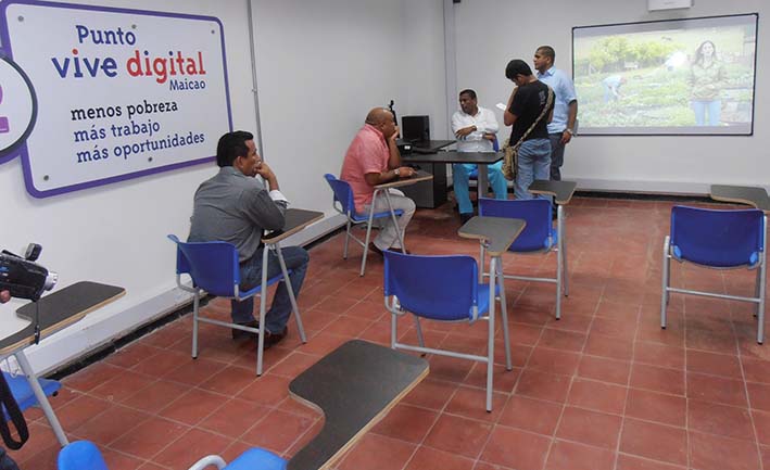 El Punto Vive Digital de Maicao está ubicado en la calle 10 Nro. 9-20, pueden tener acceso todas las personas que buscan internet gratis, quienes deseen consultar las páginas de gobierno en Línea.