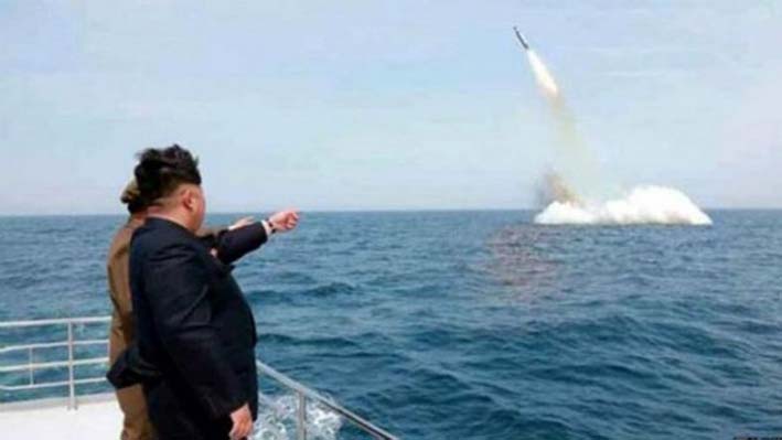 Corea del Norte dobla su desafío a la comunidad internacional lanzando un cohete de largo alcancea.