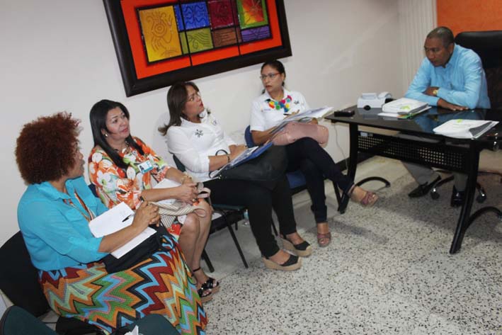 Reunión de la directora del Sena en La Guajira y el alcalde de Maicao.
