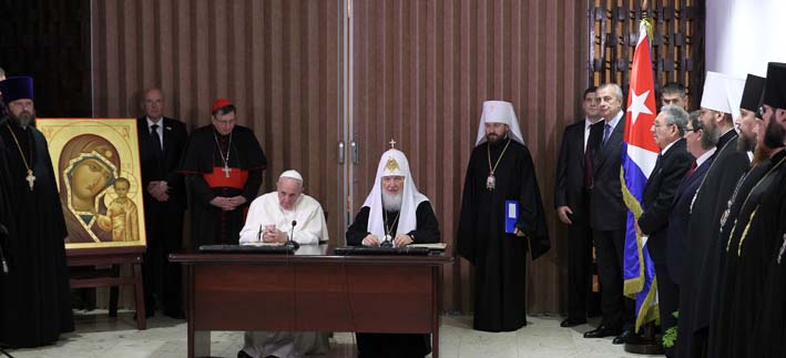 El papa Francisco sostuvo una reunión en Cuba con el líder de la iglesia ortodoxa rusa, el patriarca Kirill, en un hecho histórico en 1.000 años de cisma dentro del cristianismo.
