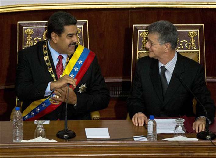 El diputado Henry Ramos Allup reaccionó con dureza a la decisión del Tribunal Supremo de Justicia de declarar vigente el decreto de emergencia económica que le da plenas facultades a Maduro para actuar por dos meses en diversos ámbitos.