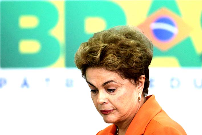 Rousseff enfrenta un proceso de juicio político por las acusaciones de que su gobierno violó las leyes fiscales