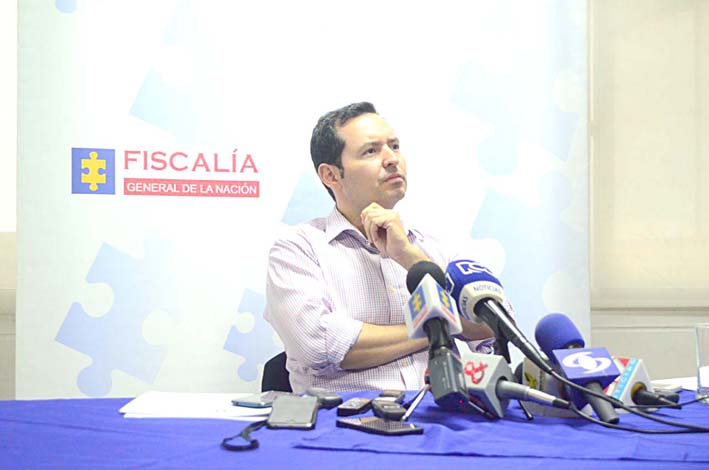 Fiscal de La Nación, José Fernando Perdono, entregando declaraciones a los medios de comunicación de La Guajira.