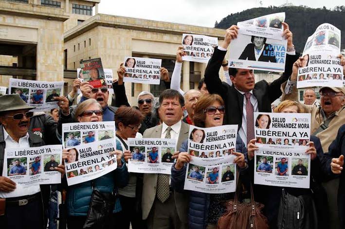 Periodistas colombianos piden por compañeros desaparecidos.