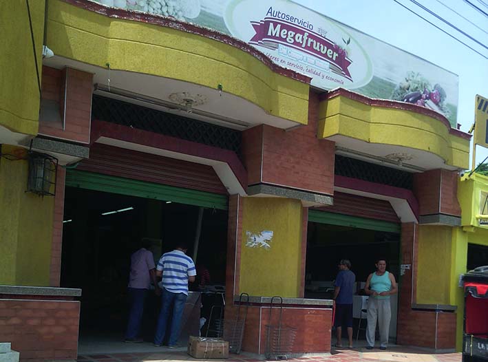 Este establecimiento en Fonseca, es uno de los afectados por la crisis económica por la cual atraviesa la población.