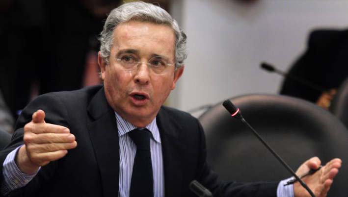 En la carta, Uribe pide además al rector “evitar las consultas sobre aplazamiento y la de por revocada” y concluye pidiendo un debate al interior del claustro.
