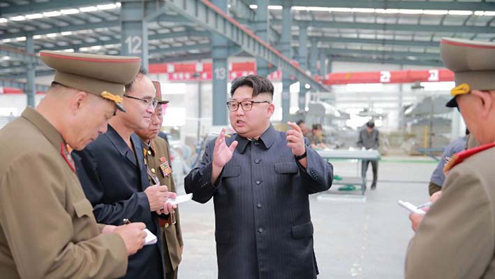 Corea del norte ha amenazado con lanzar misiles nucleares en respuesta a los ejercicios, que califica de simulacros de invasión.