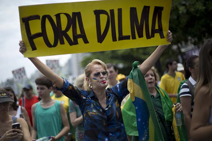 La primera mujer presidenta de Brasil está acusada de efectuar maniobras fiscales para ocultar déficit.