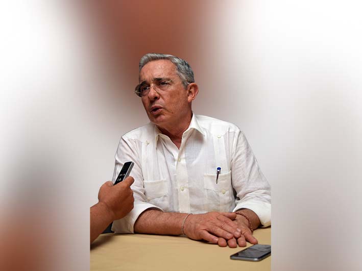 Álvaro Uribe entró en firme a su campaña para hacer oposición al plebiscito que se celebrará el 2 de octubre.  