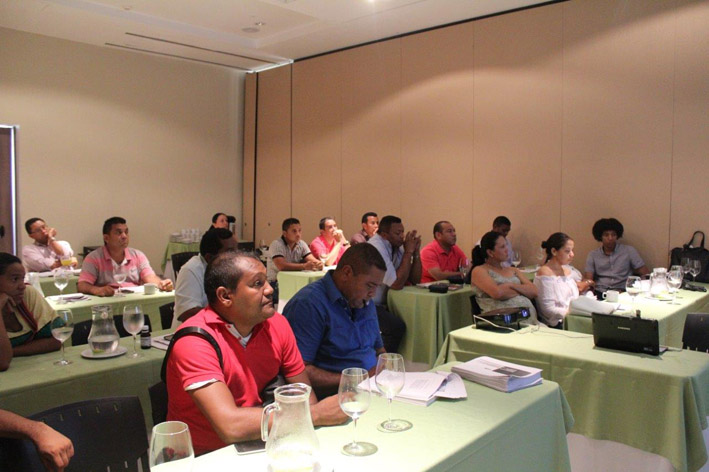 Servidores públicos de Riohacha y La Guajira reciben formación en planeación y formulación de políticas públicas.