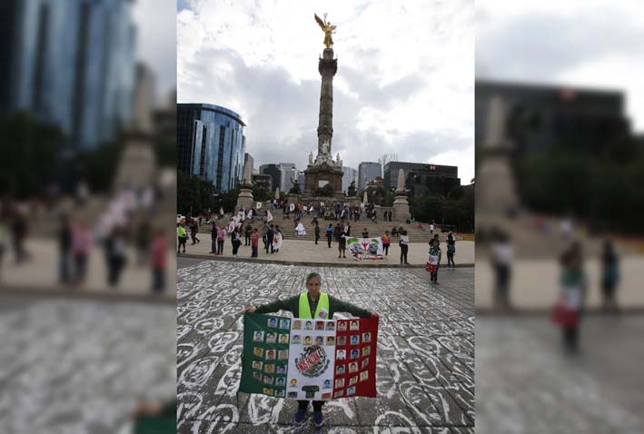 Las protestas de los padres de los 43 estudiantes de Ayotzinapa se han convertido en parte del paisaje urbano de la Ciudad de México.