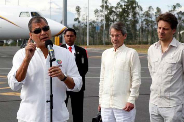 Correa destacó que de darse la paz en Colombia, la cual se someterá a votación el próximo 2 de octubre, el pie de fuerza en la frontera entre Colombia y su país podría reducirse en un 80% al igual que la inversión en seguridad.