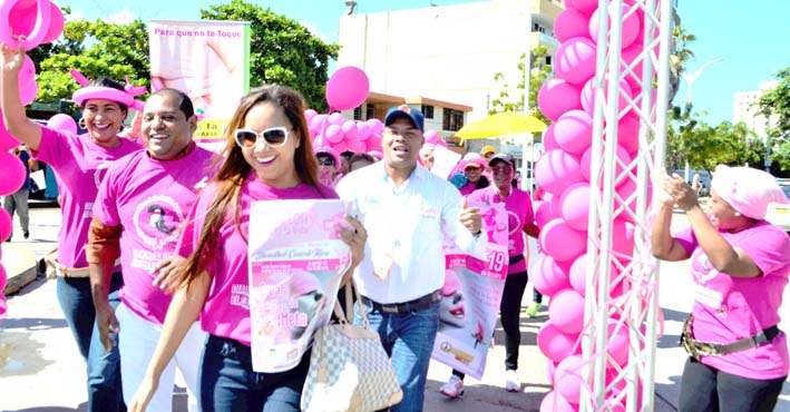La Administración Distrital de Riohacha conmemoró el Día mundial de lucha contra el cáncer de mama.