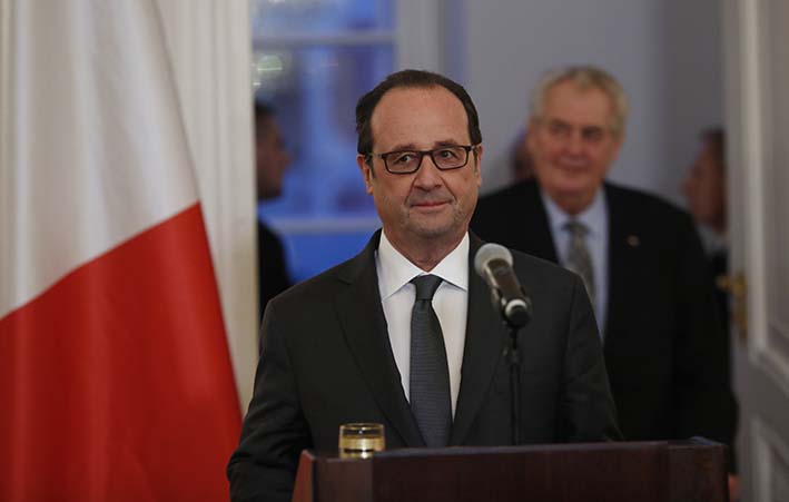 Hollande dijo en la televisión francesa que estaba claro sobre sus posibilidades de conseguir un respaldo amplio en el partido, que sigue dividido sobre las políticas del mandatario.