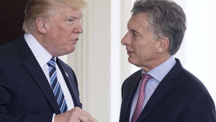 Trump dijo ante periodistas y fotógrafos que considera a Macri "un gran amigo al que no veía desde hace 25 años".