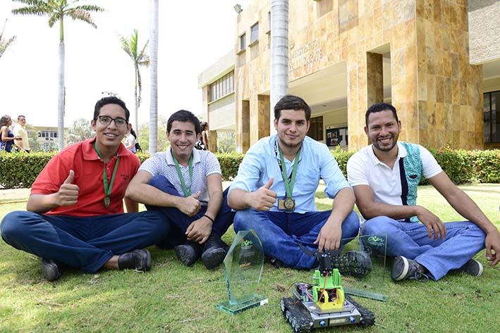 El grupo Magtrónica está conformado por los destacados estudiantes del programa de Ingeniería Electrónica Antonio Martínez, Miguel Polo, Ricardo Pupo y Daniel Cabas. 