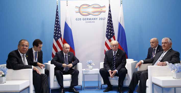 No importa lo presidencial que haya podido parecer Trump durante sus recientes viajes a Europa, las persistentes dudas sobre la relación entre su equipo y Moscú le impiden saborear una victoria en las relaciones públicas. 